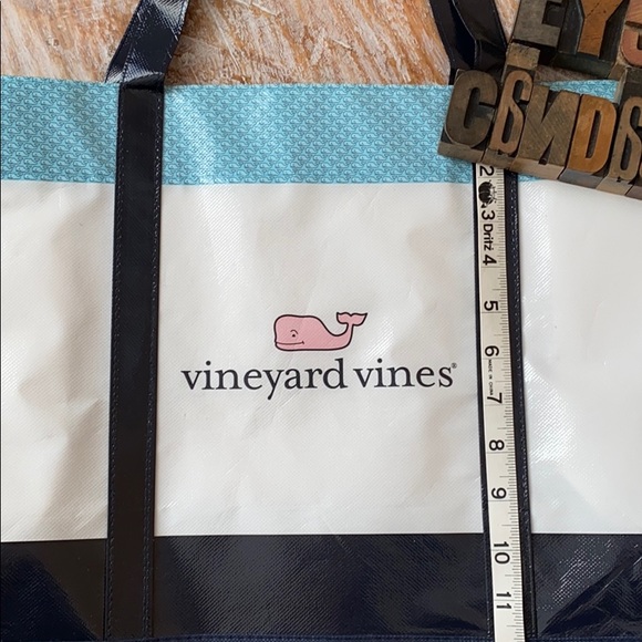 Vineyard Vines Handbags - 🐳VINEYARD VINES Vinyl Shopping Tote